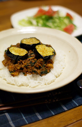 たっぷり野菜ドライカレー　茄子のっけ