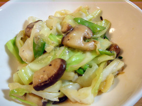 とろけるチーズの野菜炒め