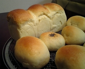 栗クリームパンと食パン