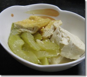 塩麹さんでセロリと豆腐の煮物