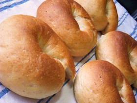 米粉と全粒粉のもっちり香ばしベーグル！