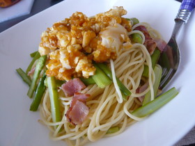 ☆アスパラベーコンの半熟卵かけパスタ☆