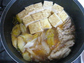 簡単♪煮るだけ♪肉豆腐♪