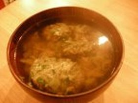 残った餃子のあんで♪絶品餃子団子スープ