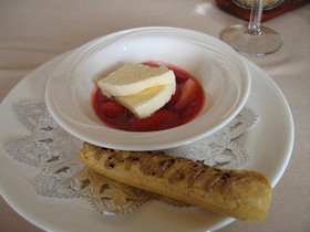 苺の温かいスープ パルフェグラッセ添え