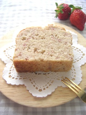 フレッシュ苺のパウンドケーキ