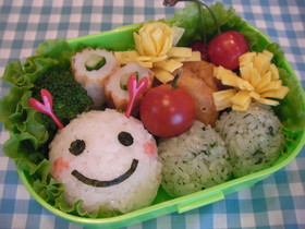 簡単キャラ弁★あおむし弁当