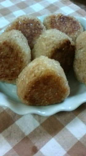 焼きおにぎり★★★ごま油風味