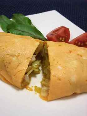 カレー風味☆キャベツとじゃが芋のオムレツ