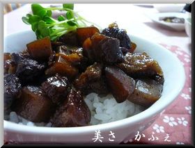 神戸ぼっかけ丼（スジコン）