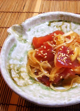 マグロと新玉ねぎのピリ辛和え