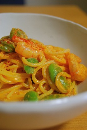 そら豆とエビのスパゲッティ。