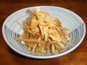独活のきんぴら　錦糸玉子のせ