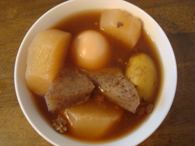 スープも飲むすじ肉浮かせのつゆだくおでん