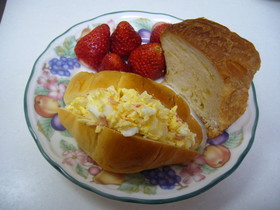 おいしくて意外??　カニカマ入り卵サンド