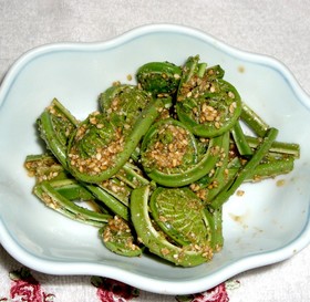 こごみの胡麻和え