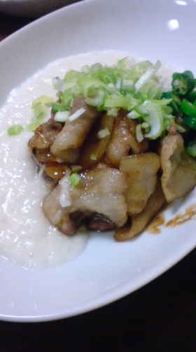 豚バラとろろ丼