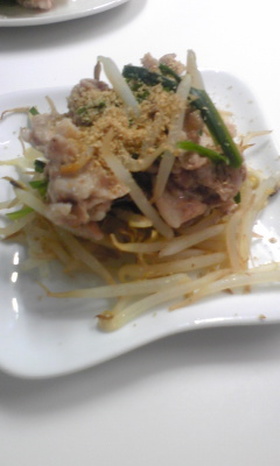 簡単！材料３つ！もやしとにら豚バラ肉蒸し