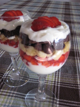 フルーツ＆チョコのヨーグルトパフェ