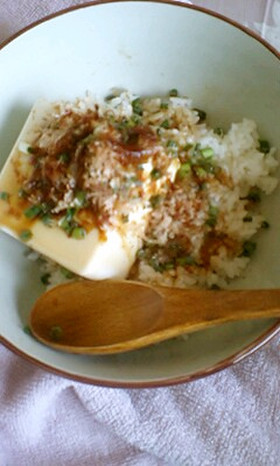 大葉にんにく醤油で豆腐ご飯
