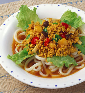 夏野菜と鶏ひき肉の冷やしカレーうどん