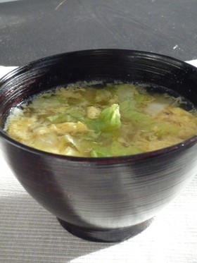 レタスと卵の味噌汁