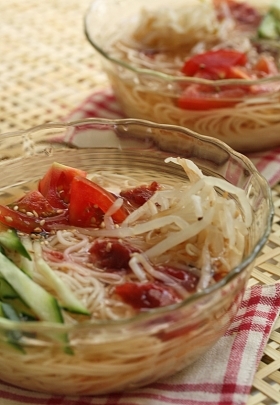 ひんやりさっぱり♪　梅味清涼麺