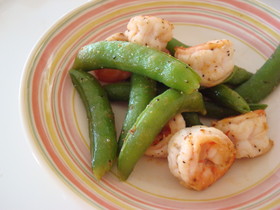 スナップエンドウとエビの炒め物