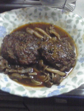 赤ワイン煮込みハンバーグ