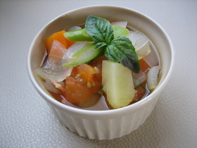セロリとトマトの野菜スープ♪
