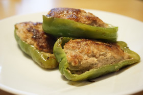 私にとって母の味　ピーマンの肉詰め。
