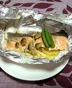 簡単10分！白ワインで鮭のホイル焼き