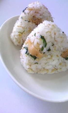 お弁当にも♪簡単★じゃこ梅おにぎり
