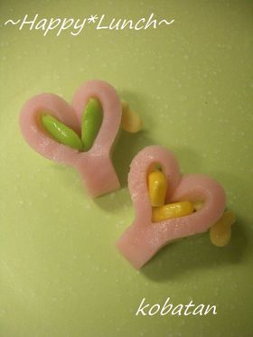 ちょっとカラフルな❤かまぼこ（キャラ弁）