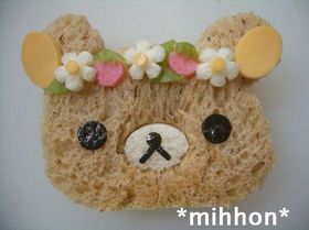 イチゴ飾りリラックマのサンドイッチ♪