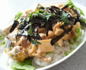 煮込むだけ!!ランチ豆腐丼