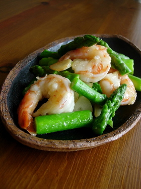アスパラとエビのにんにく塩炒め