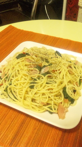 炒めて簡単！ホウレン草とベーコンのパスタ