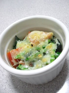 簡単☆トマトとほうれん草のチーズ焼き♪