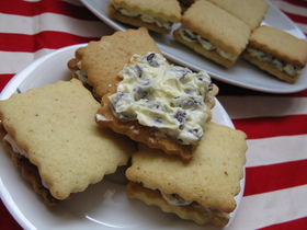 レーズンバターサンド☆