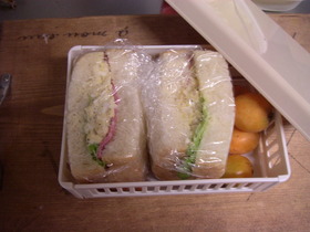 ♪忙しい朝に3分でサンドイッチお弁当♪