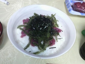 海ブドウとマグロの丼