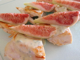イチジクと鶏肉チーズソースのせ♪