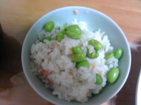枝豆と鮭の混ぜご飯