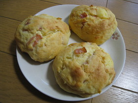★充実野菜で♪ベーコンとチーズのスコーン
