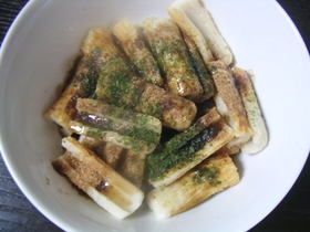 お弁当にちくわ、さつまあげをお好焼き味に