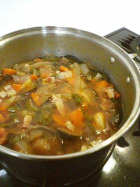 ヘルシーな夏野菜のトマトスープ