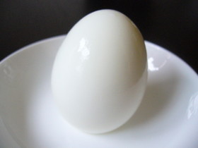 少ない水でつるっと簡単綺麗に剥けるゆで卵