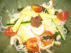 大葉にんにく醤油ですっぱり素麺