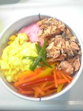 簡単鮮やか★万能肉味噌丼